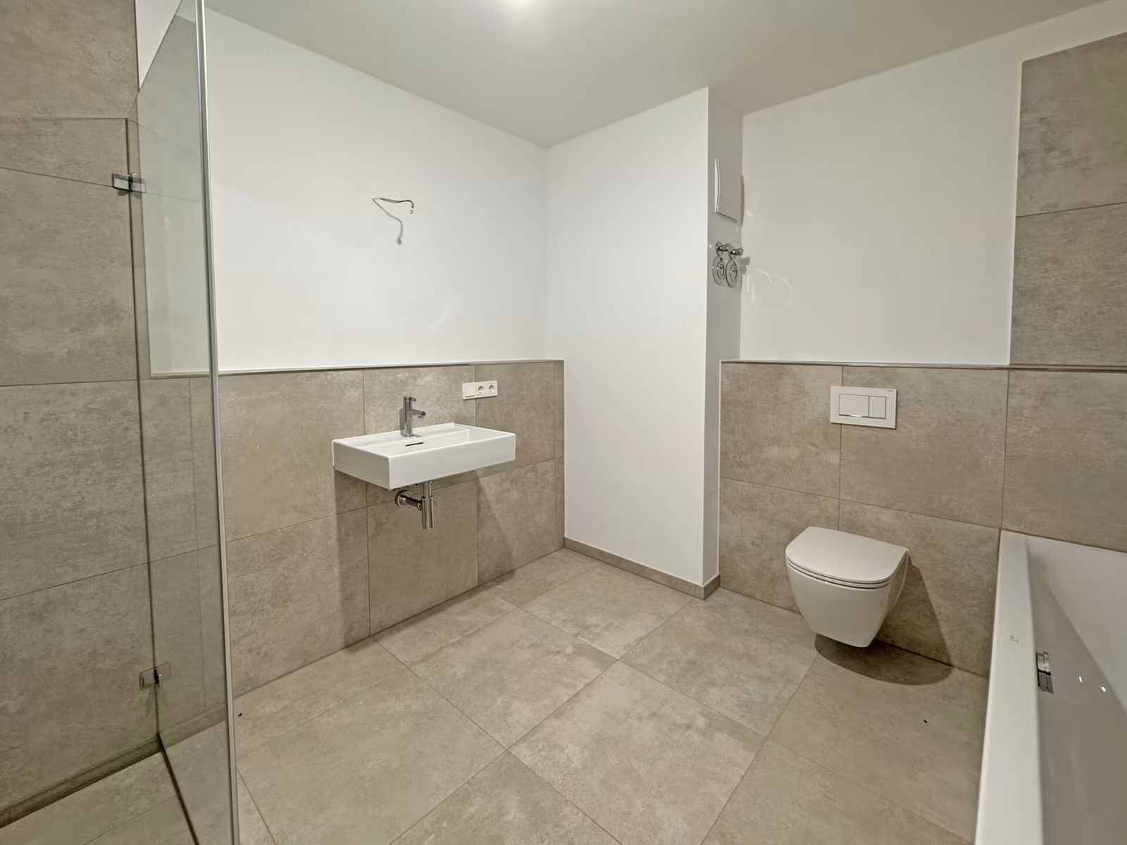 Moderne Architektur trifft Wohnqualität – 3-Zimmer-Wohnung zum Erstbezug
